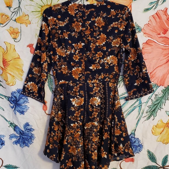 Ornate Floral V-neck Playsuit - Picture 2 of 2